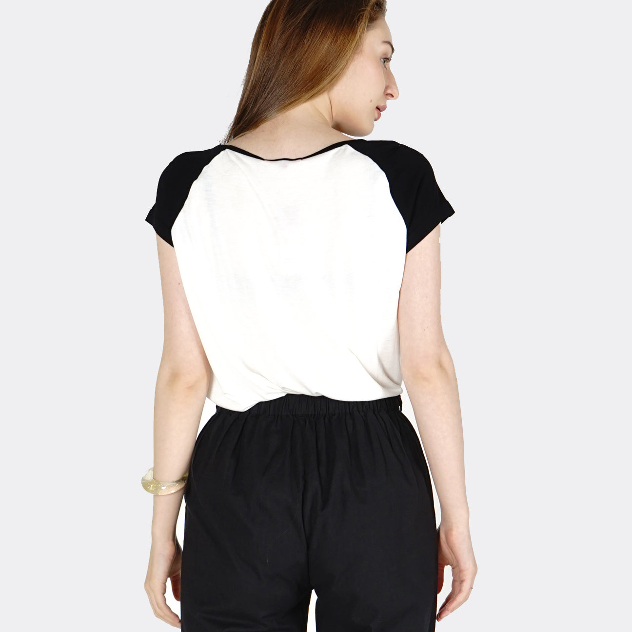 Load image into Gallery viewer, T-Shirt Lengan Pendek Theater Offwhite Black
